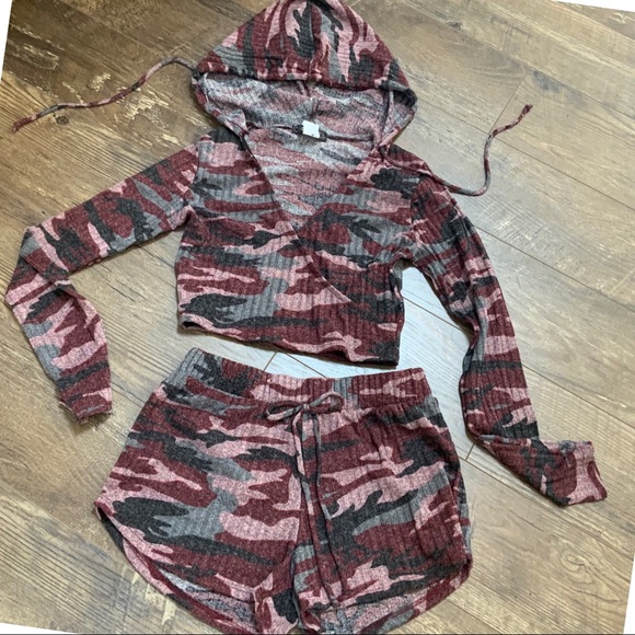 Brandi-Crop Top Hoodie Camo Short Set - Picture 2 of 4